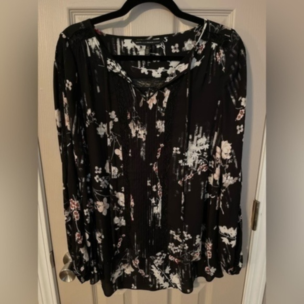 White House Black Market oversized floral long sleeve high low blouse